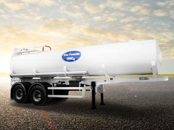 La semi-remorque citerne &agrave; eau COMET est d&eacute;di&eacute;e sp&eacute;cialement pour le transport de l&rsquo;eau mais peut &ecirc;tre adapt&eacute;e selon le