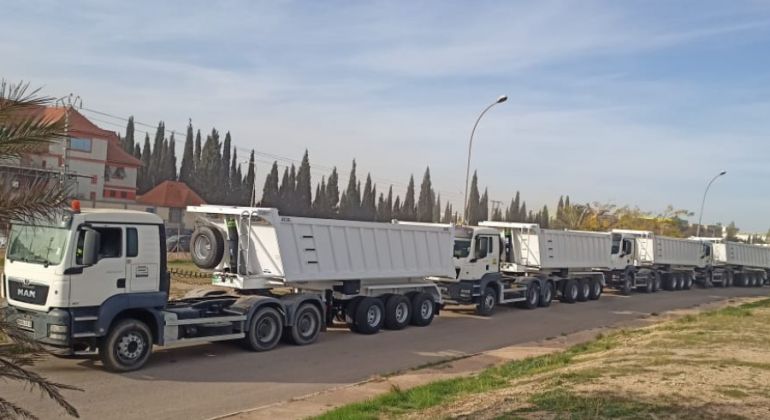Livraison de 10 Semi-remorques Bennes TP 26 M3 en Algérie  